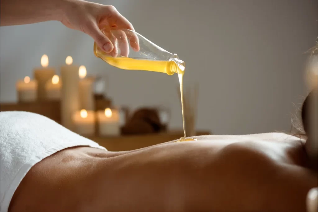 GINGER OIL MASSAGE at Sakura Spa